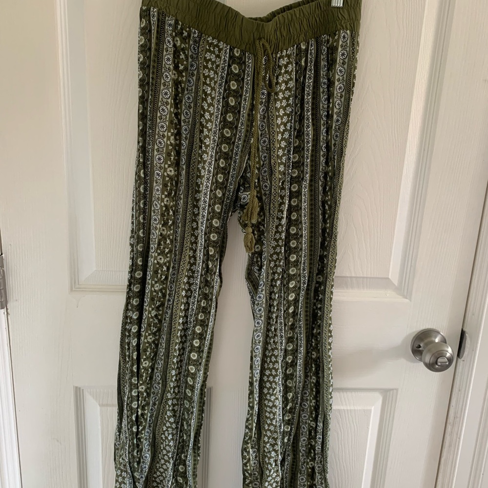 Flowy pattered pants